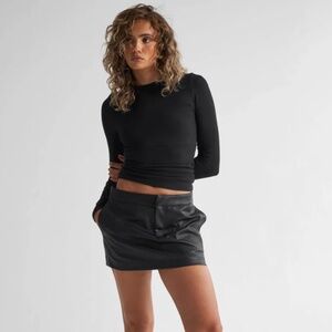 ALL THINGS GOLDEN THE PEBBLED™ VEGAN LOW RISE MINI SKIRT